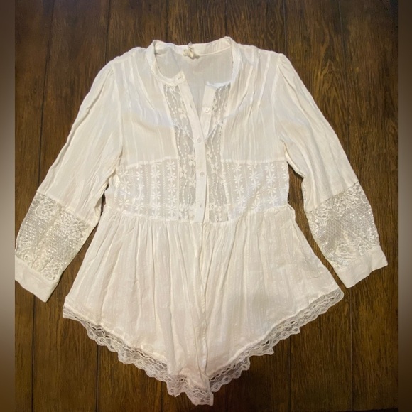 POL Tops - POL White Floral V Cut Dainty Retro Lace Blouse Size Small UUU